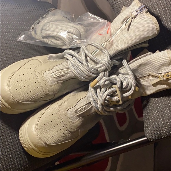 Sneakers - Picture 4 of 4